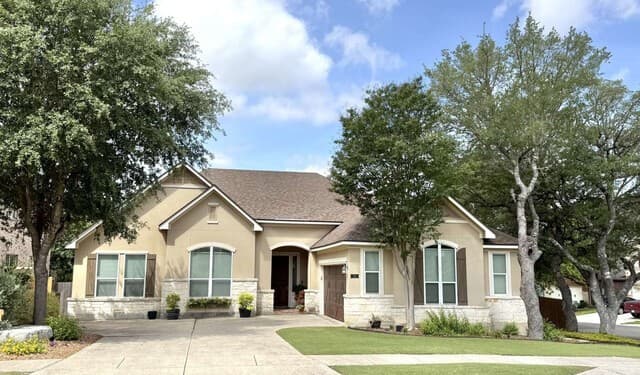 4-bedroom home for sale at 100 Rattlesnake Blf in Boerne TX