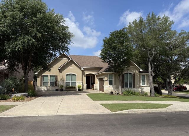 Home for sale at 100 Rattlesnake Blf in Boerne, TX — photo 2