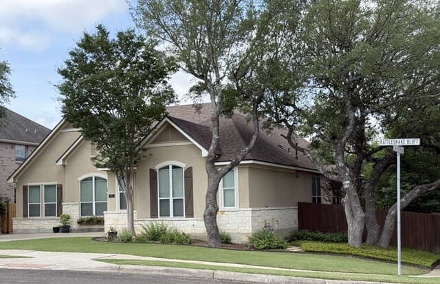 Home for sale at 100 Rattlesnake Blf in Boerne, TX — photo 3