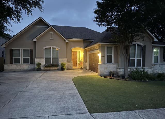 Home for sale at 100 Rattlesnake Blf in Boerne, TX — photo 4