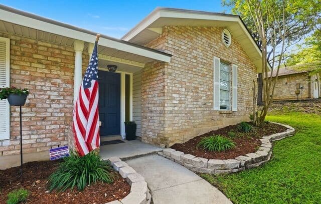 4-bedroom rental at 105 Mossridge in Universal City, TX — photo 2