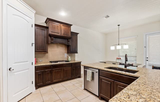 4-bedroom rental at 26938 Millstone CV in Boerne, TX — photo 4