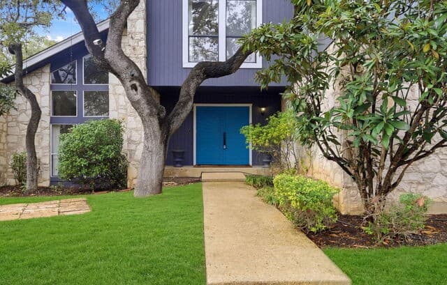 4-bedroom rental at 1739 Royal Crescent in San Antonio, TX — photo 4