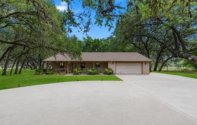 3-bedroom rental at 13665 Fm 775 in Floresville, TX — photo 1
