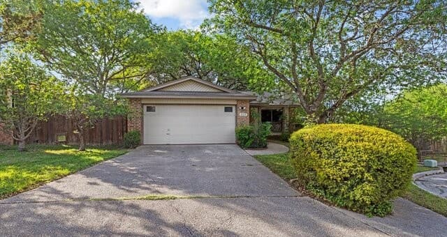 2-bedroom rental at 209 Crystal Cyn in Universal City, TX — photo 1