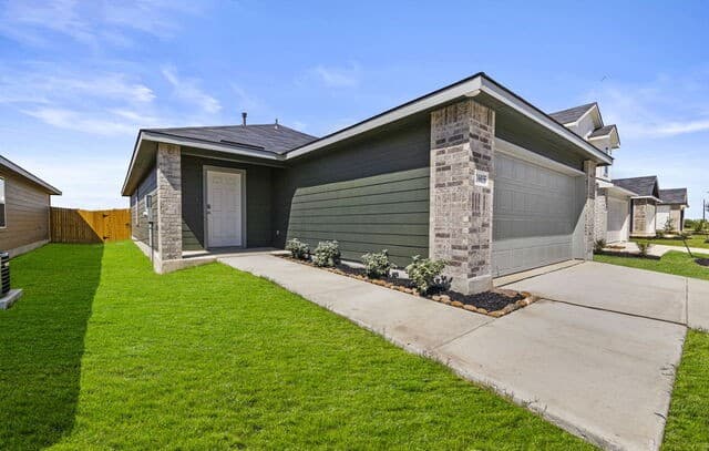 3-bedroom rental at 16035 Mahogany Way in Elmendorf, TX — photo 1
