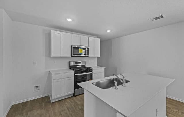 3-bedroom rental at 16035 Mahogany Way in Elmendorf, TX — photo 5