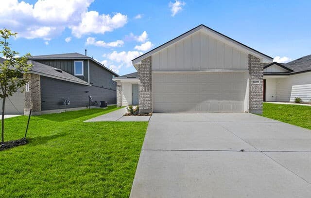 3-bedroom rental at 16059 Mahogany Way in Elmendorf, TX — photo 1