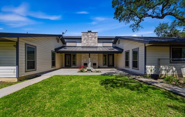 3-bedroom rental at 28337 Leslie Pfeiffer Dr in Boerne, TX — photo 1