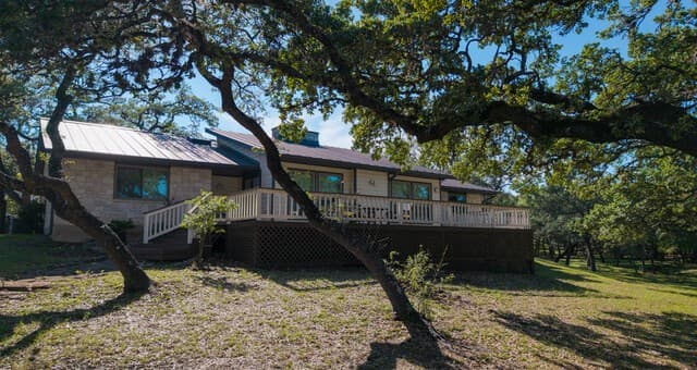 3-bedroom rental at 28337 Leslie Pfeiffer Dr in Boerne, TX — photo 3