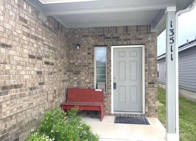 4-bedroom rental at 13511 Eden in St Hedwig, TX — photo 3