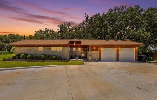 3-bedroom rental at 7123 W Beverly Mae Dr in San Antonio, TX — photo 2