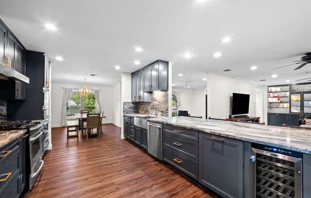 5-bedroom rental at 226 Treasure Way in San Antonio, TX — photo 4