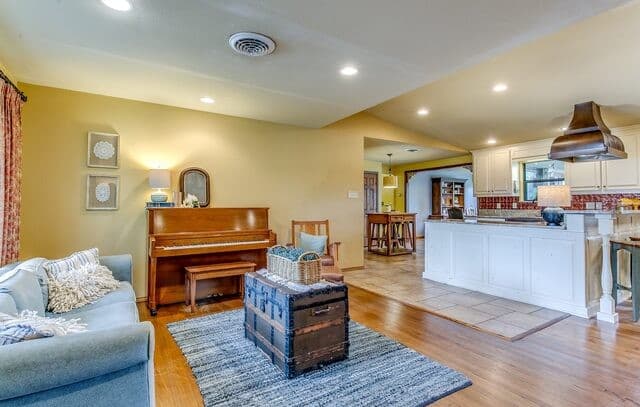 4-bedroom rental at 17118 Sugar Crest Dr in San Antonio, TX — photo 5