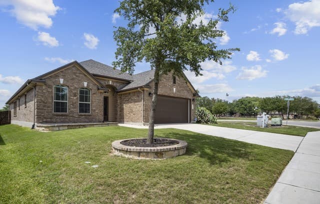 4-bedroom rental at 829 Laserra in Cibolo, TX — photo 2