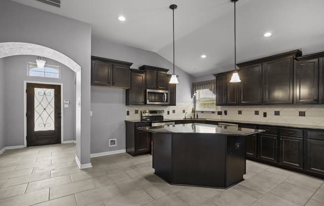 4-bedroom rental at 829 Laserra in Cibolo, TX — photo 5