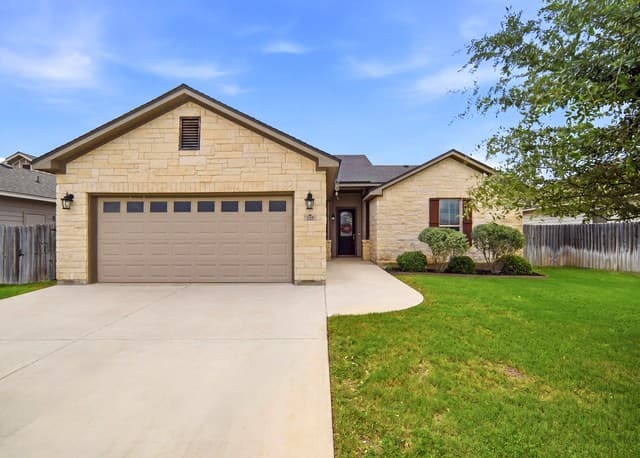 3-bedroom rental at 235 Valley Forge in Pleasanton, TX — photo 1