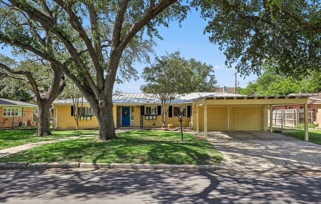 3-bedroom rental at 418 Northridge Dr in San Antonio, TX — photo 1