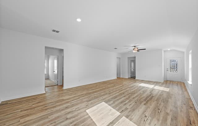 4-bedroom rental at 4410 Banting Crescent in Von Ormy, TX — photo 4