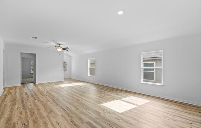 4-bedroom rental at 4410 Banting Crescent in Von Ormy, TX — photo 5