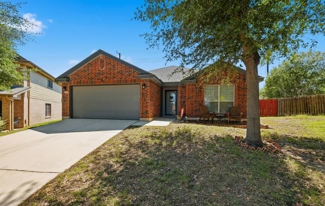 3-bedroom rental at 100 Farmview in Cibolo, TX — photo 3