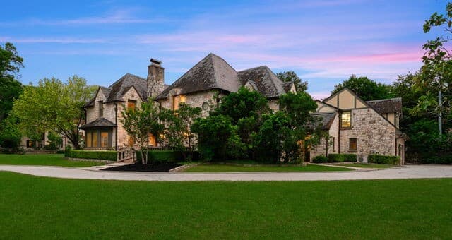 5-bedroom rental at 604 E Olmos in Olmos Park, TX — photo 4