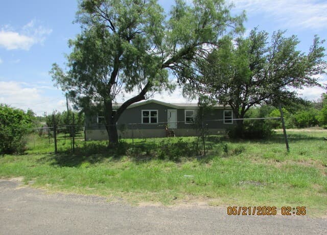 3-bedroom rental at 903 Cr 561 in Castroville, TX — photo 2