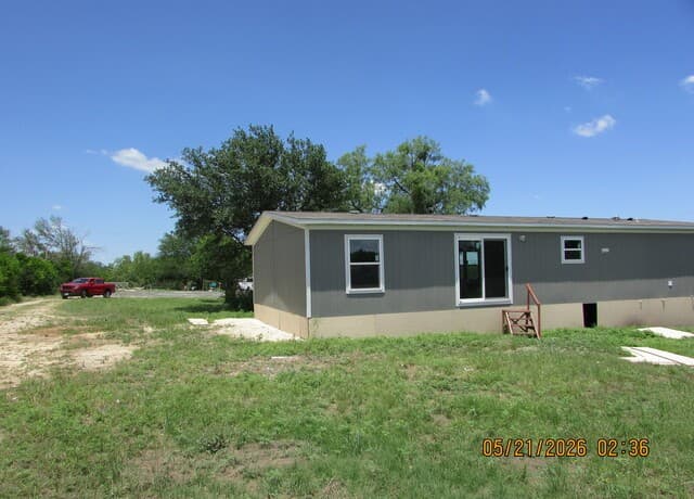 3-bedroom rental at 903 Cr 561 in Castroville, TX — photo 4