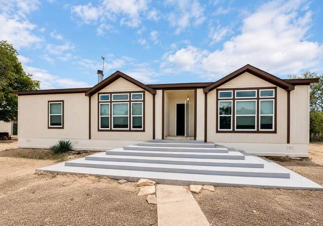 3-bedroom rental at 366 Ranch Rd in Somerset, TX — photo 1