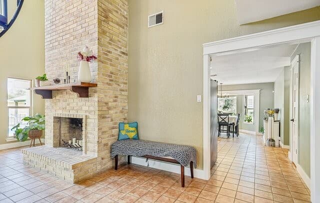 4-bedroom rental at 1922 Virginia Ln in Floresville, TX — photo 4