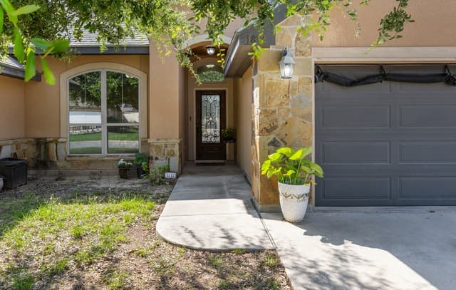 4-bedroom rental at 1812 Wandering Trail in Pleasanton, TX — photo 3