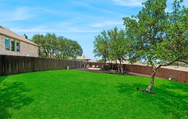 5-bedroom rental at 28710 Kings Gate in Boerne, TX — photo 4