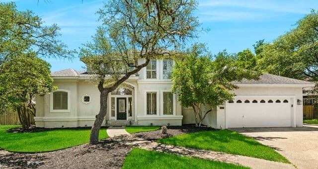 4-bedroom rental at 8522 Fairway Bend Dr in Boerne, TX — photo 1
