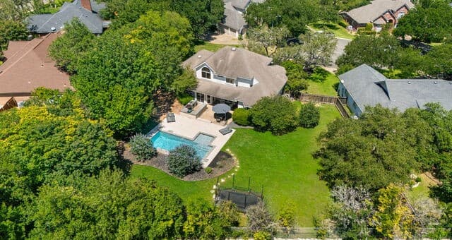 4-bedroom rental at 8522 Fairway Bend Dr in Boerne, TX — photo 3