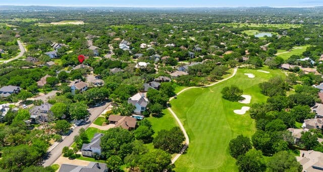 4-bedroom rental at 8522 Fairway Bend Dr in Boerne, TX — photo 5