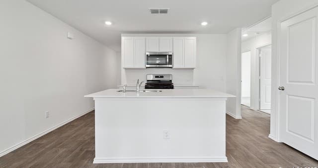 Home for sale at 15618 Lemon Pepper Creek in Von Ormy, TX — photo 4