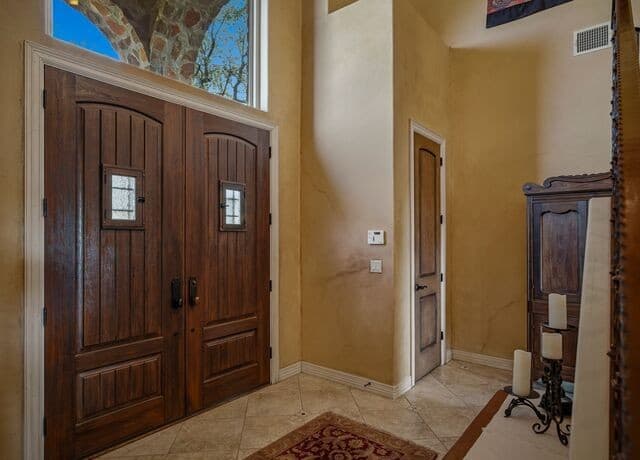 5-bedroom rental at 14950 Iron Horse Way in Helotes, TX — photo 4
