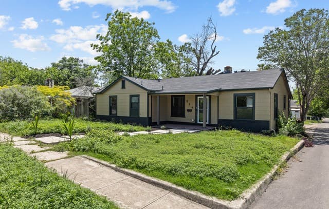 4-bedroom rental at 914 Halliday Ave in San Antonio, TX — photo 2