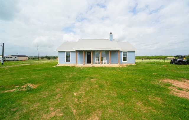 3-bedroom home for sale at 2948 Fm 1922 in Floresville TX