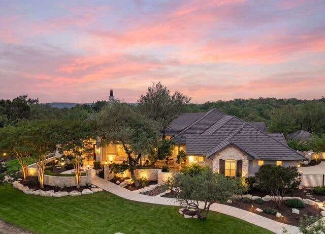 5-bedroom rental at 8 Winged Foot in Boerne, TX — photo 1