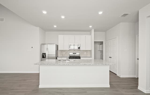 4-bedroom rental at 8542 Catnip Pass in Elmendorf, TX — photo 5