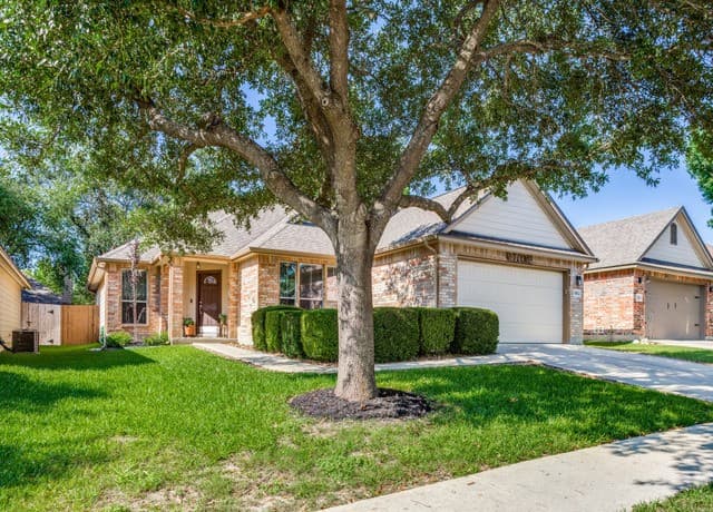 4-bedroom rental at 8812 Gustine Dr in Helotes, TX — photo 2