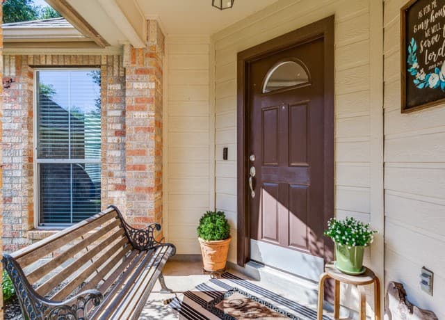 4-bedroom rental at 8812 Gustine Dr in Helotes, TX — photo 3