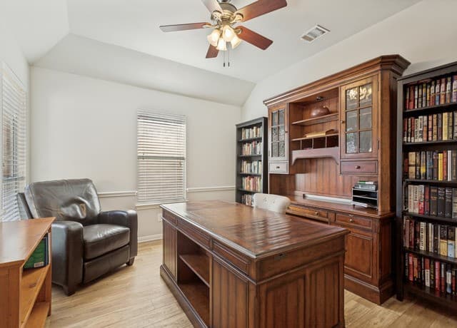 4-bedroom rental at 8812 Gustine Dr in Helotes, TX — photo 4