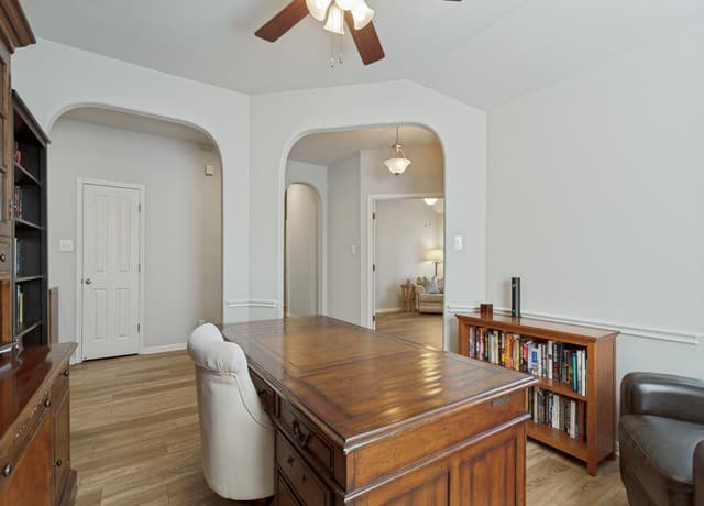 4-bedroom rental at 8812 Gustine Dr in Helotes, TX — photo 5