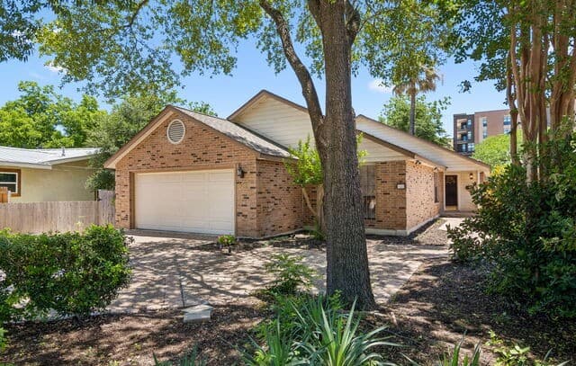 Home for sale at 106 Hiler in San Antonio, TX — photo 2