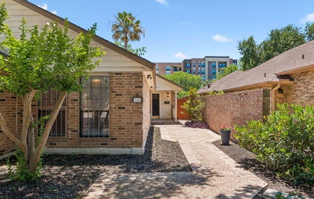 Home for sale at 106 Hiler in San Antonio, TX — photo 4