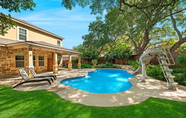 5-bedroom rental at 221 Windsor Dr in Boerne, TX — photo 3