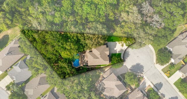 5-bedroom rental at 221 Windsor Dr in Boerne, TX — photo 4