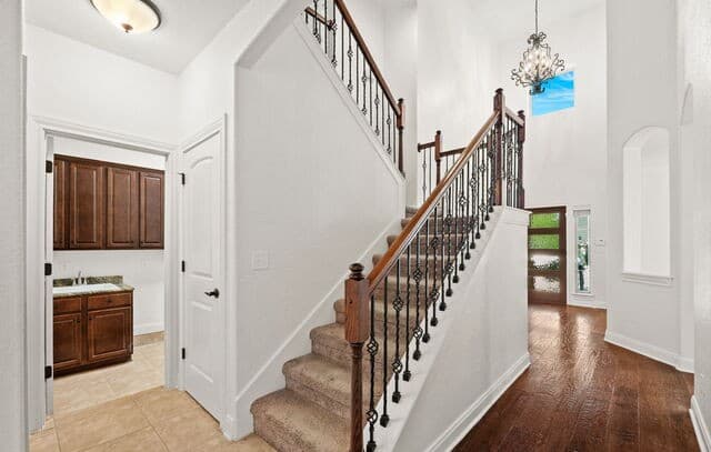 5-bedroom rental at 221 Windsor Dr in Boerne, TX — photo 5